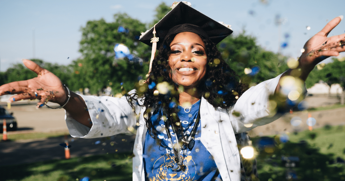 Read more about the article 8 Top Ways To Celebrate Graduation