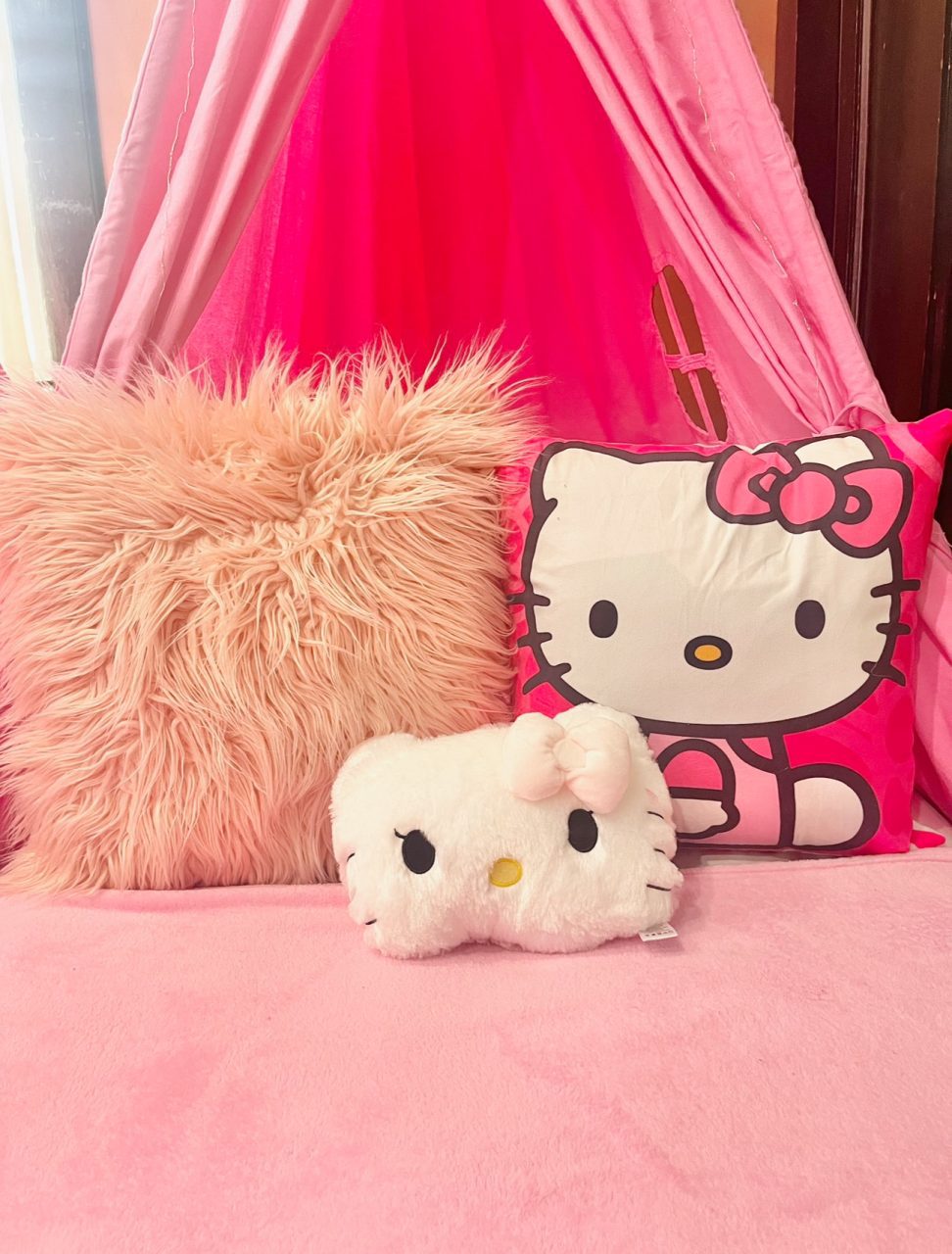 hello kitty party theme
