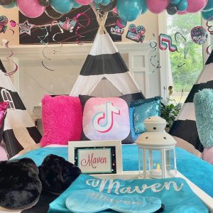 Viral Dance Party Teepee 7 pc Sleepover Set